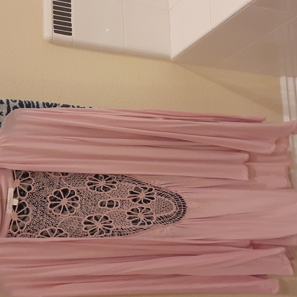 Shirts - Picture 5 of 6